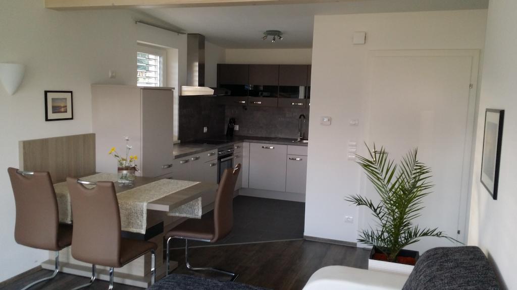 Apartment Seeblick Drobollach am Faakersee Ruang foto